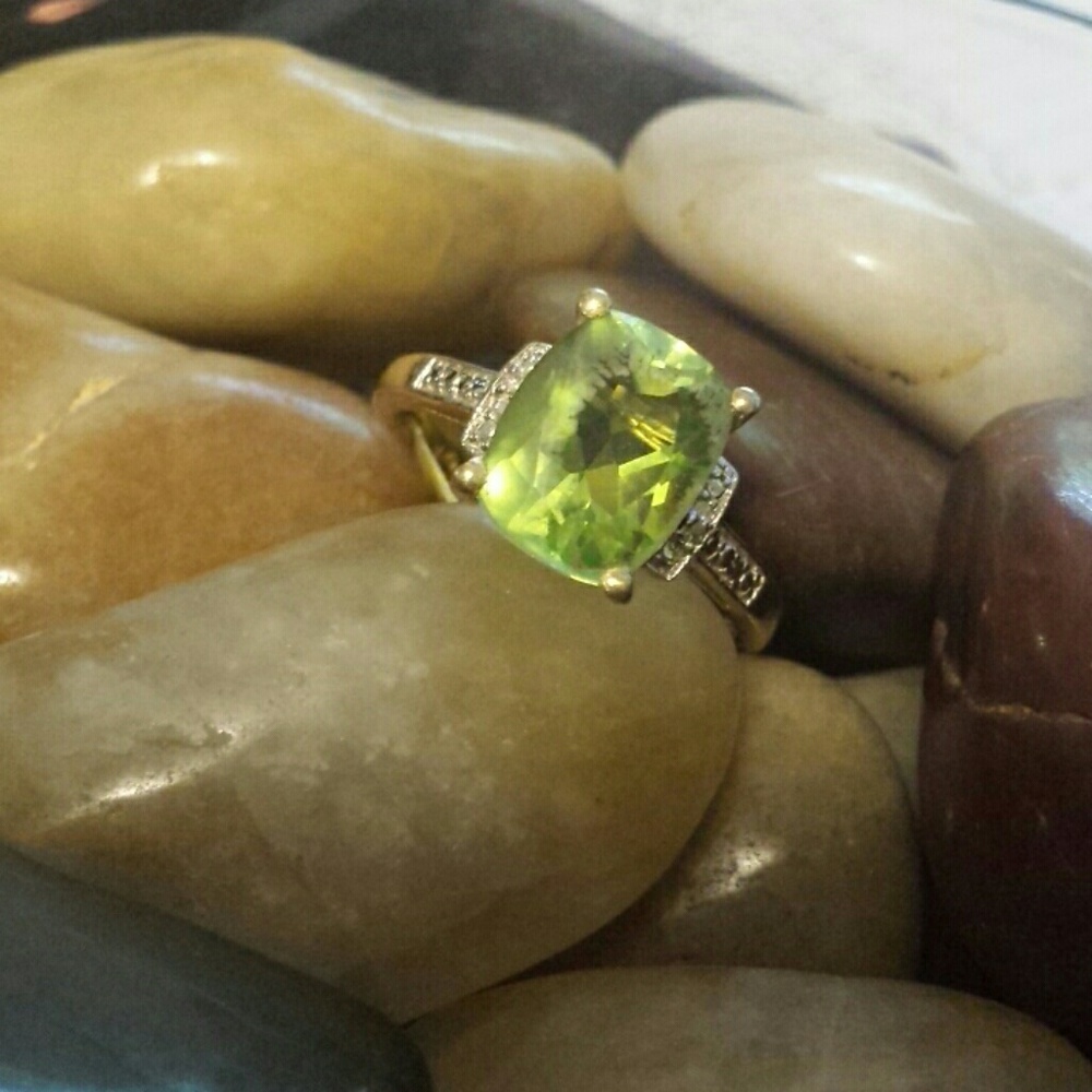 Chartreuse quartz cushion-cut 4.65 cts *Final*